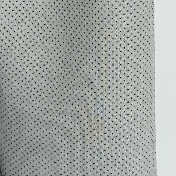 Under Armour Light Gray and Black Sweatshirt size small - Picture 5 of 10